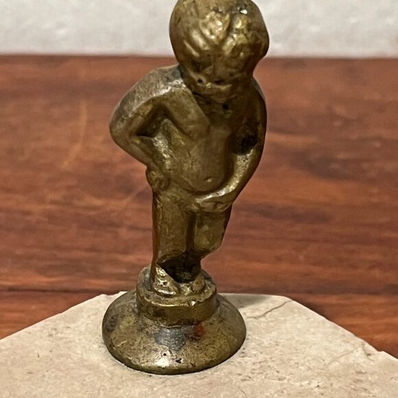 VTG Stone Marble Ashtray with Brass Bruxelles Brussels Cherub Boy Peeing Statue - Picture 4 of 10